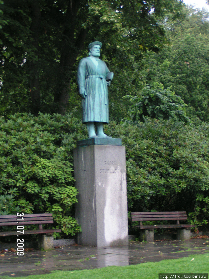 Памятник Снорри Стурлусону / Statue av Snorri Sturluson
