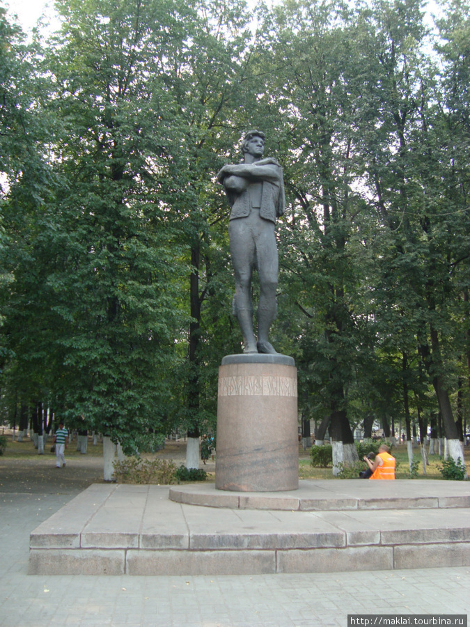 Ярославль. Памятник Ф.Вол