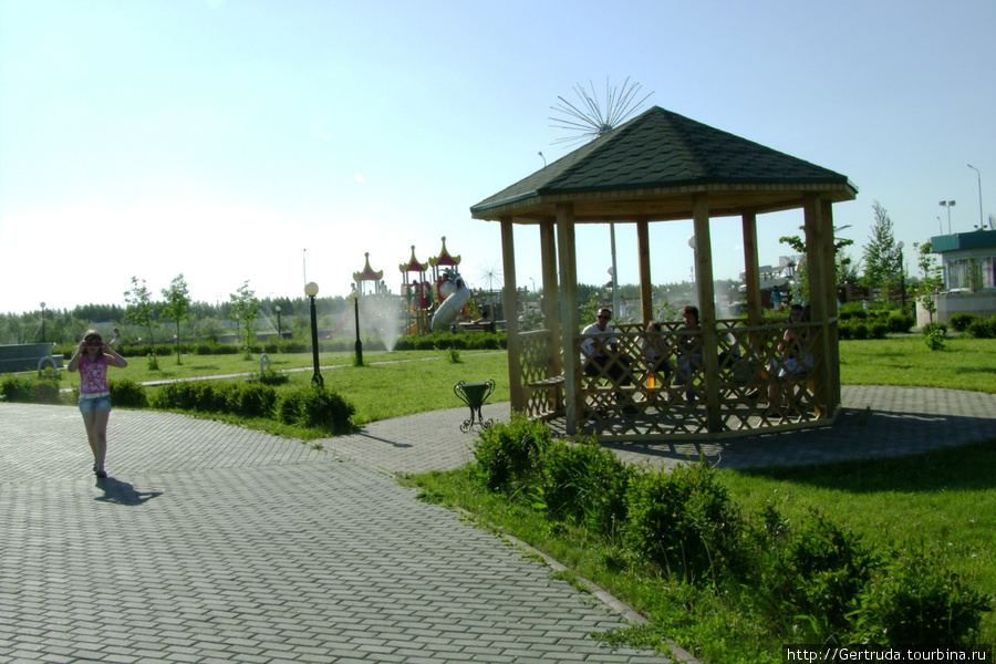 Много небольших фонтанчиков, освежающих воздух в жаркую погоду. Ульяновск, Россия