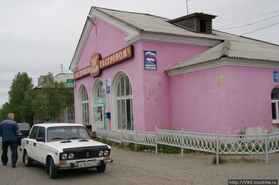 Один из первых магазинов в поселке, построенный в 50 годы. Ревда, Россия