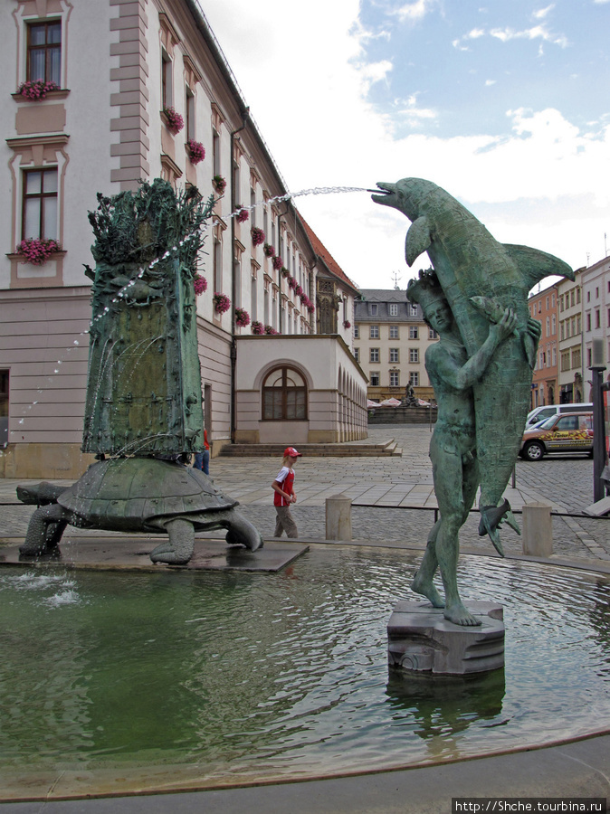 оригинальный фонтан, первый,  тут все фонтаны оригинальные Оломоуц, Чехия