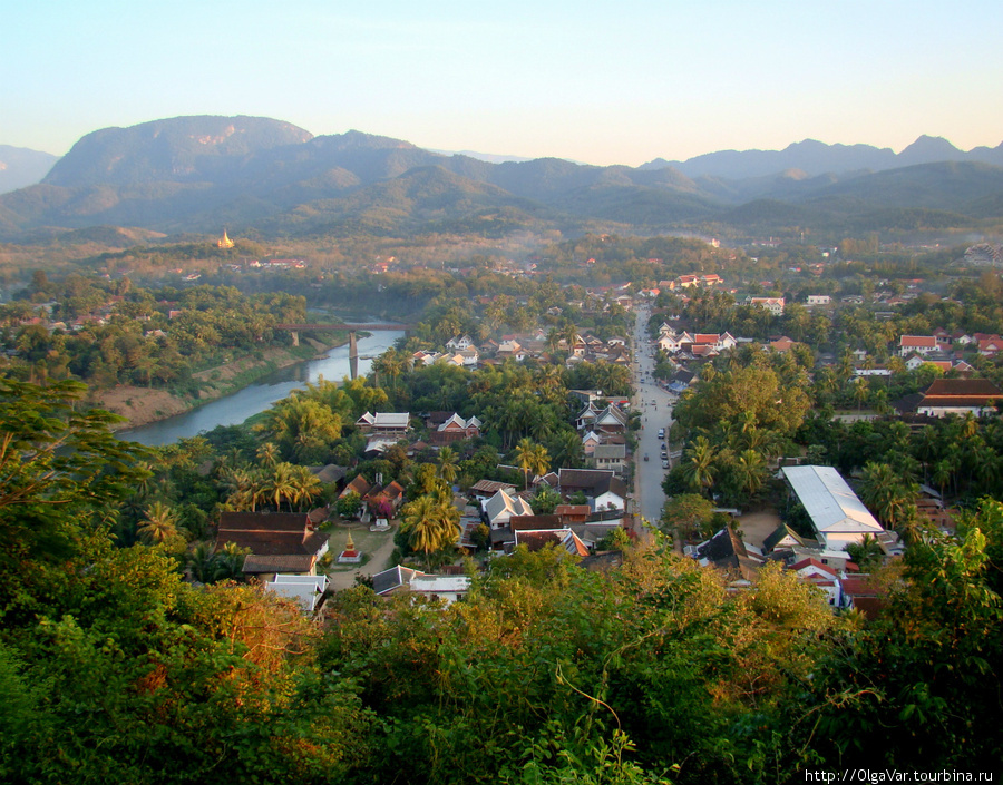 Панорамный вид Луангпхабанга Луанг-Прабанг, Лаос