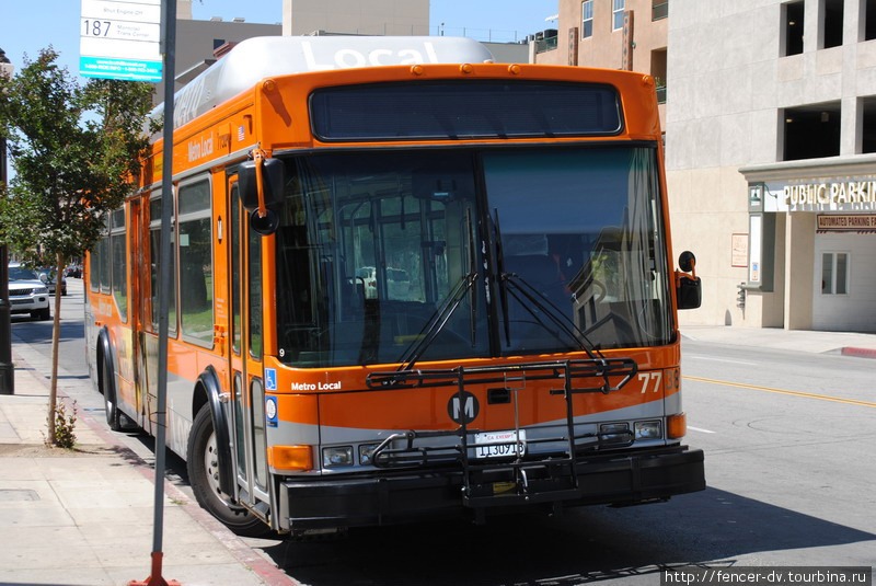 Автобусы в Лос-Анджелесе бывают двух типов. Оранжевые... Лос-Анжелес, CША