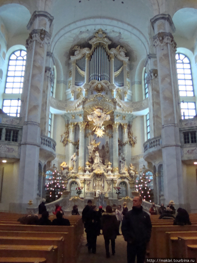 Дрезден. Интерьер церкви Фрауенкирхе. Дрезден, Германия