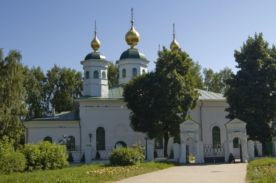 Но вот в чем парадокс, человек, проживший здесь 30 лет, не смог посоветовать, что посмотреть в городе. Смотреть, действительно, нечего. Церковь: Россия