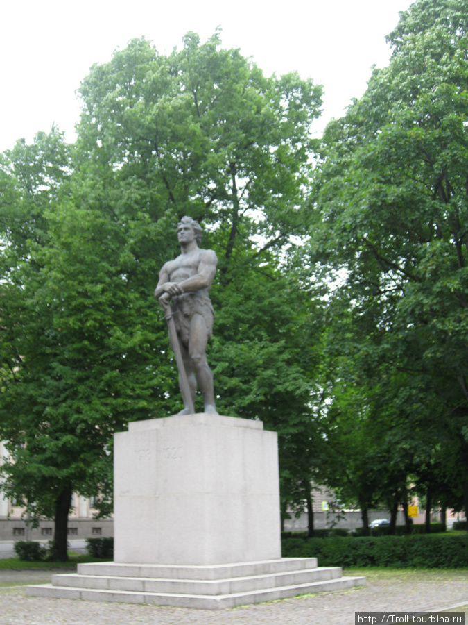 Статуя свободы Тарту, Эстония