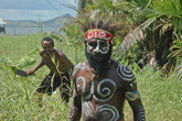 Охотники и жертва | Озеро Сентани, Папуа