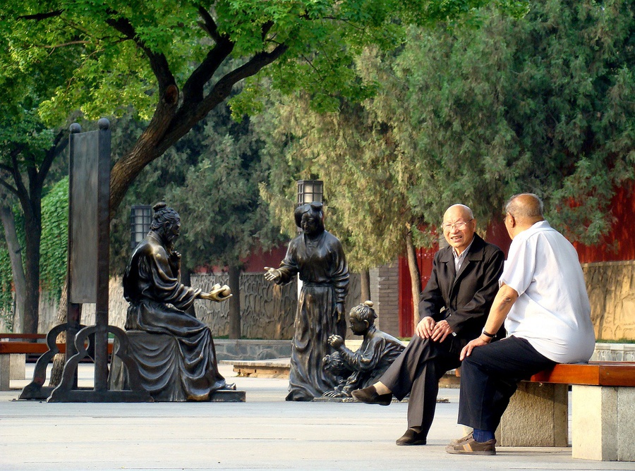 Философия Китая в металле или скульптуры города Сиань Сиань, Китай