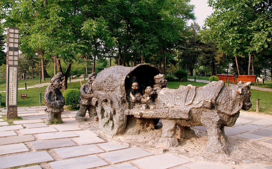 Философия Китая в металле или скульптуры города Сиань Сиань, Китай