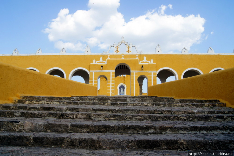 Мир без виз — 281. Францисканские церкви и монастыри Исамаль, Мексика