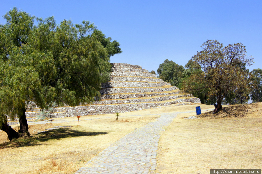 Дорога к Спиральной пирамиде Штат Тласкала, Мексика