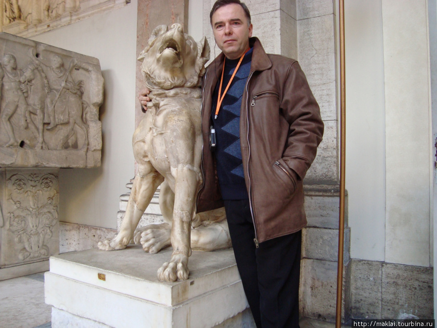 Ватиканский музей. Хорошее отношение к собакам. Рим, Италия