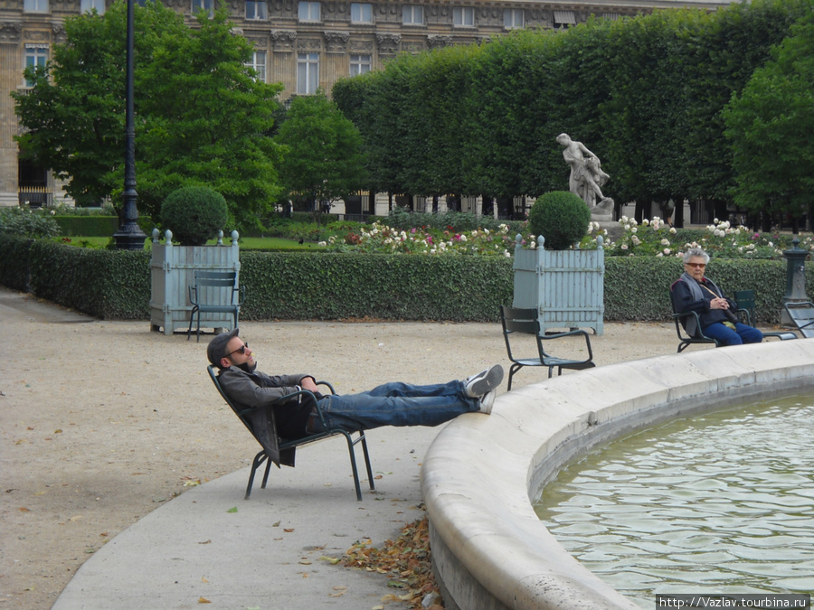 Отдыхающий Париж, Франция