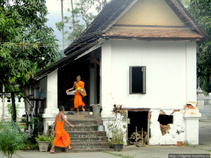 В буддистском монастыре Луанг-Прабанг, Лаос