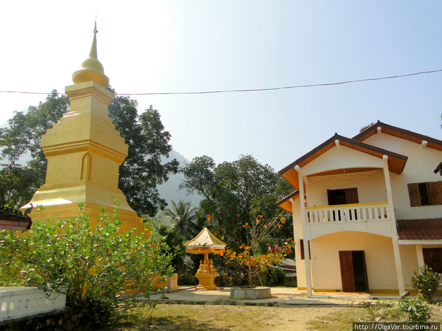 Свое происхождение ступа ведет от погребального холма Луанг-Прабанг, Лаос