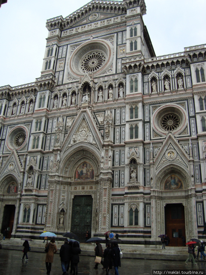 Флоренция. Собор Санта Мария дель Фиоре. Фасад церкви. Флоренция, Италия