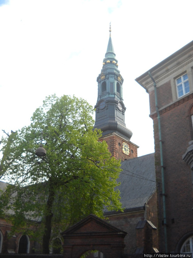 Вид на церковь с улицы Копенгаген, Дания