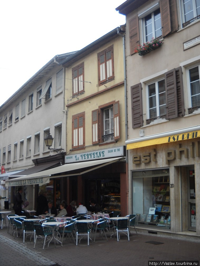 Уличных кафе в Мюлузе очень много Мюлуз, Франция
