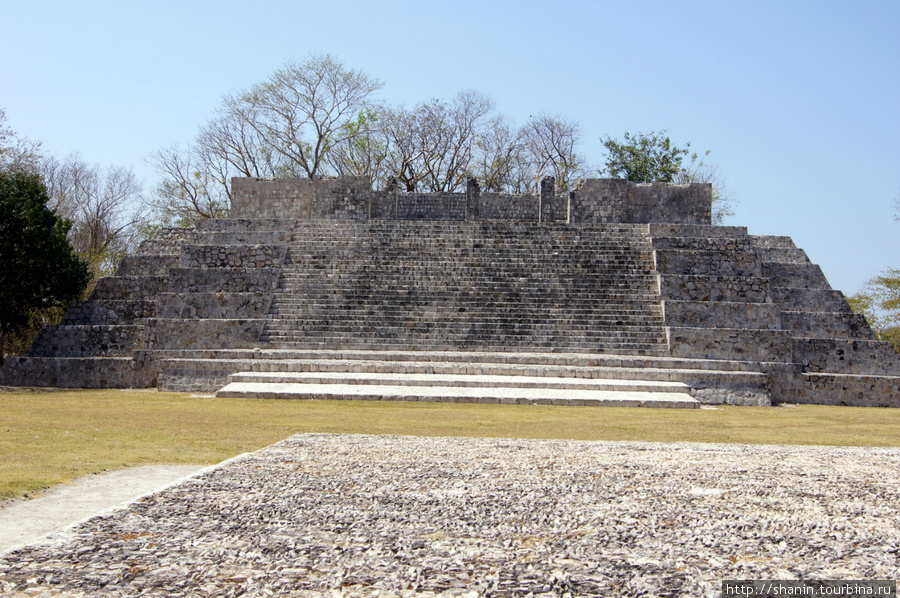 Большой акрополь Едзны Штат Кампече, Мексика