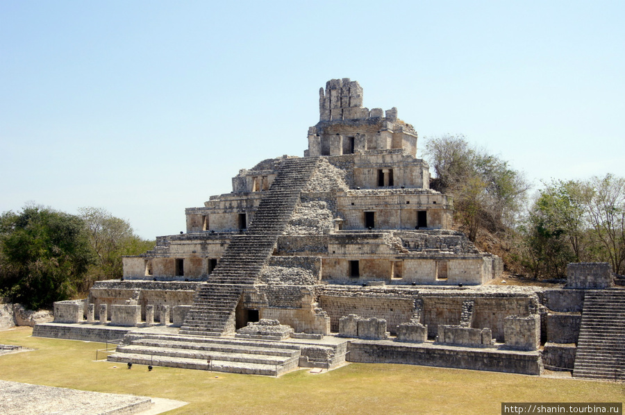 Пирамида — главный храм Едзны Штат Кампече, Мексика