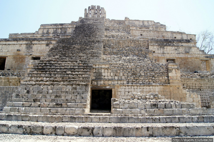 Пирамида — главный храм Едзны Штат Кампече, Мексика