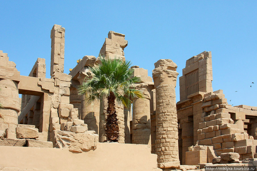 Большой гипостильный зал снаружи Луксор, Египет