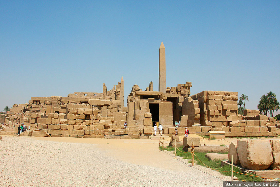 Palace of Ma’at и Северный обелиск Хатшепсут Луксор, Египет