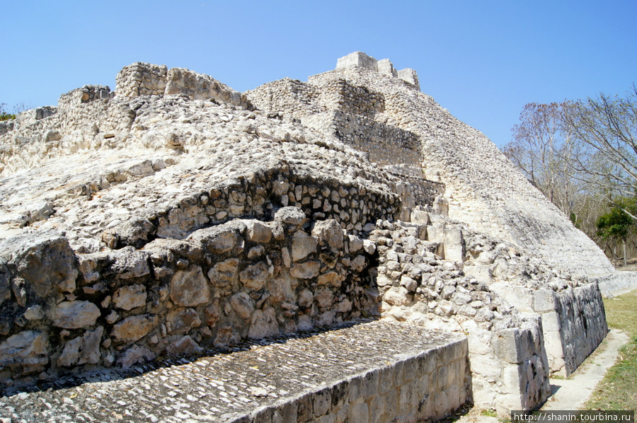Малый акрополь в Едзне Штат Кампече, Мексика
