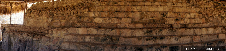 Храм больших каменных масок в Едзне Штат Кампече, Мексика
