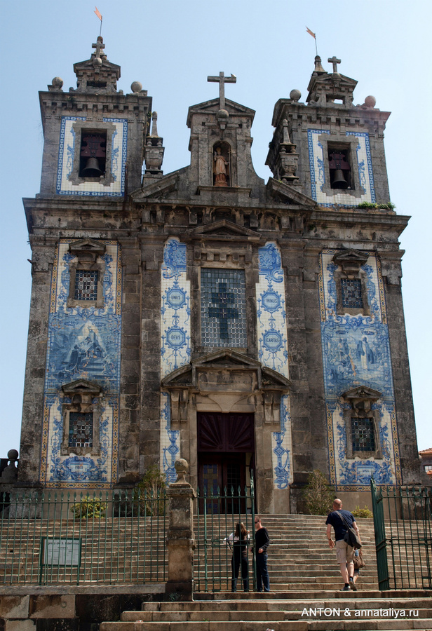 Фасад церкви Санту-Илдефонсу Порту, Португалия