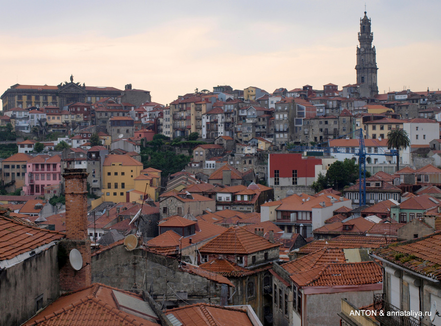 Виды на Порту со смотровой площадки у собора Се Порту, Португалия