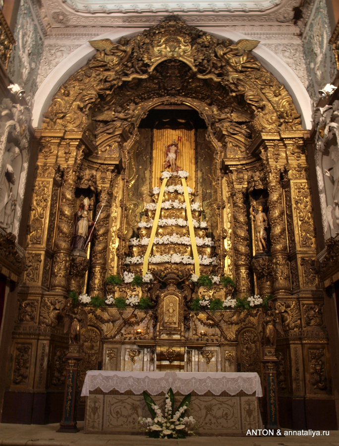 Внутреннее убранство церкви Санту-Илдефонсу Порту, Португалия