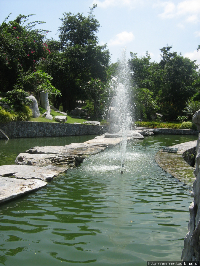 Парк древних камней и крокодиловая ферма Паттайя, Таиланд