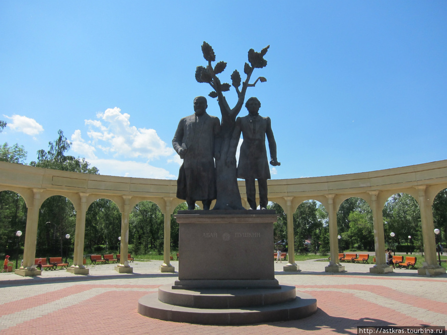 День петропавловска казахстан. Памятник Абая и Пушкина в Петропавловске. Петропавловск. Абай и Пушкин.. Петропавловск Казахстан Пушкин Абай. Петропавловск Казахстан памятник Пушкин и.