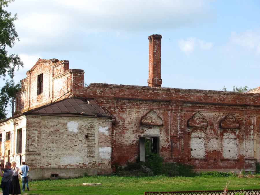 Ризоположенский монастырь пребывает в разрухе. Но реставрируется потихоньку. Суздаль, Россия