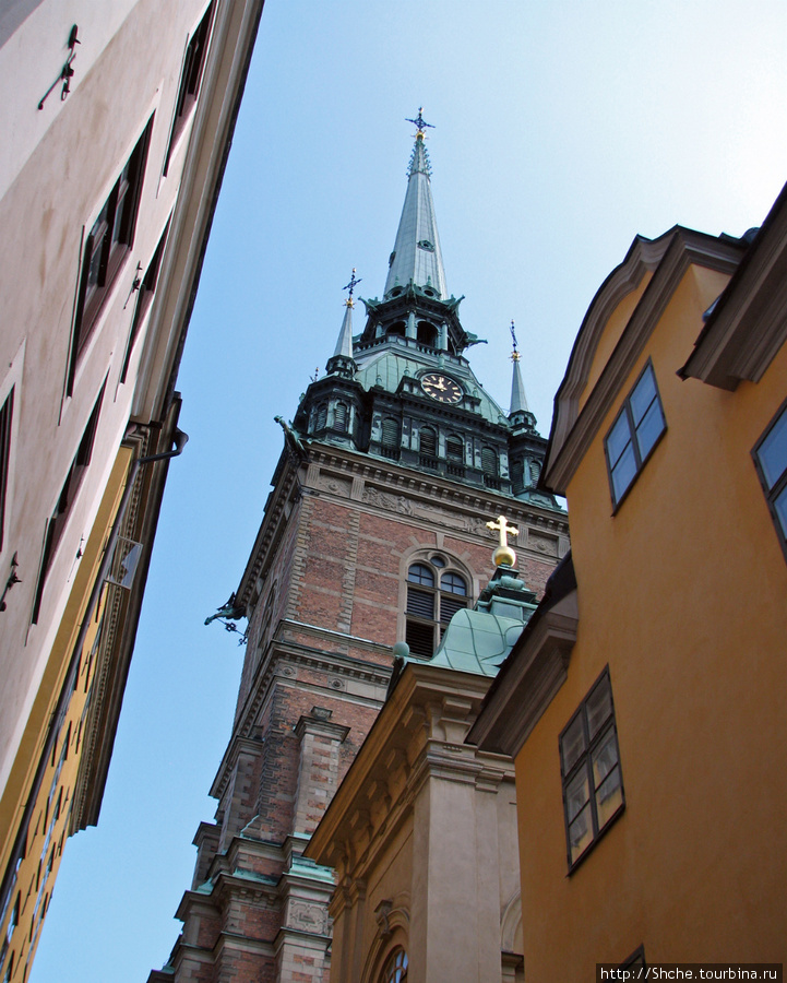 Тяжело на узких улочках церквям бороться за место под солнцем Стокгольм, Швеция