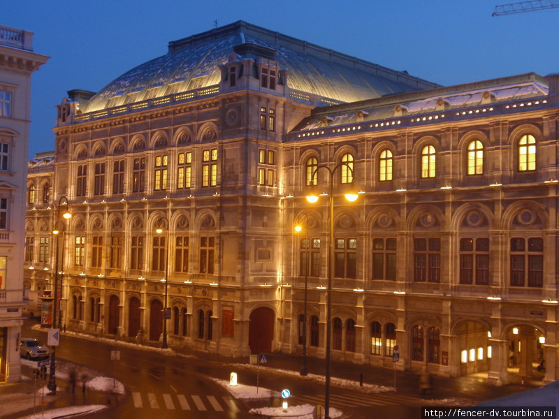 Обязательно погуляйте вокруг оперного театра вечером Вена, Австрия