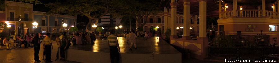 Вечером на центральной площади Кампече Кампече, Мексика