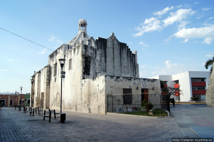Старая церковь в Кампече Кампече, Мексика