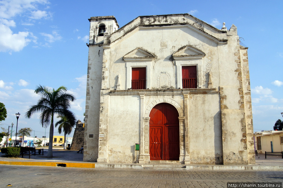 Старая церковь в Кампече Кампече, Мексика