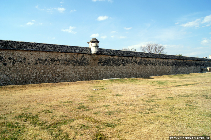 Крепостная стена в КАмпече Кампече, Мексика