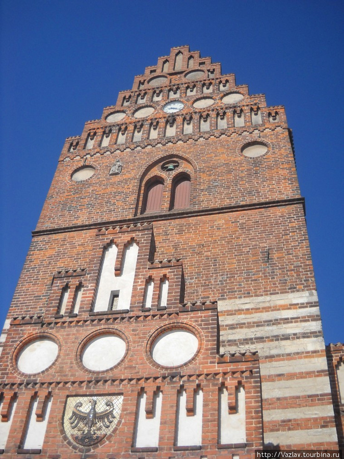 Башня на вид сурова и грозна Роскильде, Дания