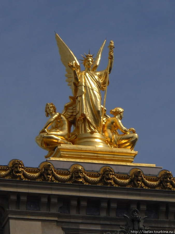 Крылатая богиня Париж, Франция