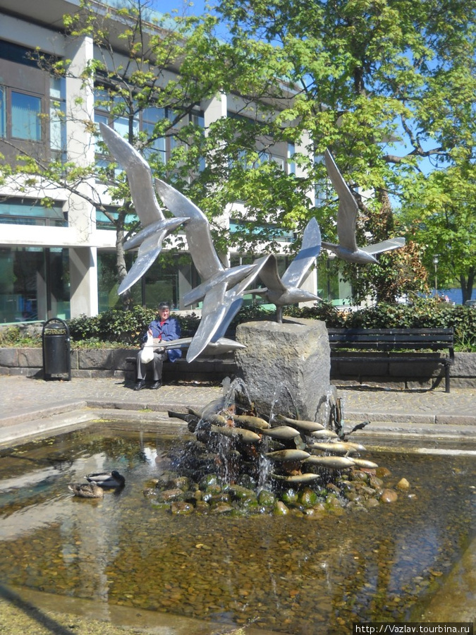 Памятник чайкам Хиллерёд, Дания