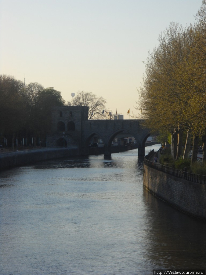 Мост за изгибом реки Турнэ, Бельгия