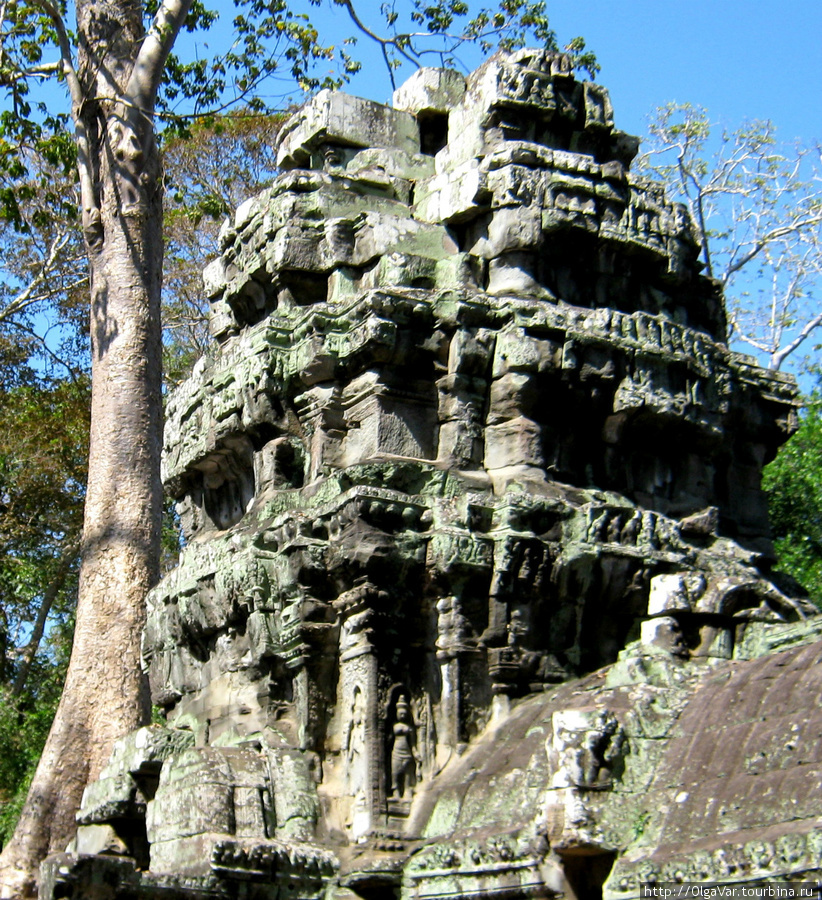 Свою мать, для которой правитель Ангкора Джаяварман VII построил Та Пром, он отождествлял с Праджняпарамитой — матерью всех будд и богиней «совершенной Мудрости» Ангкор (столица государства кхмеров), Камбоджа