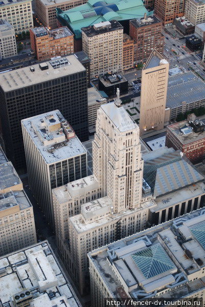 Чикагская биржа. 80-этажное здание кажется крохотным и уютным. Чикаго, CША