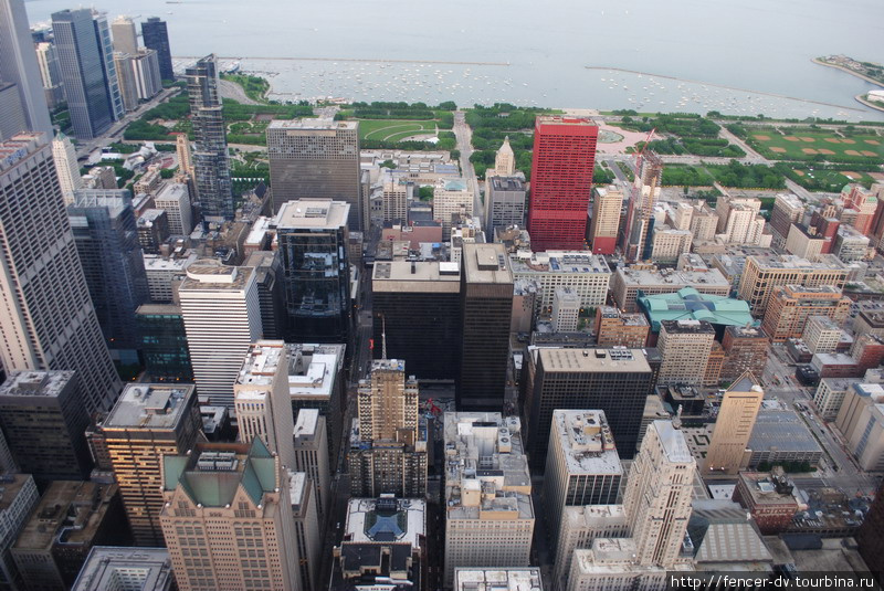 Большинство крыш небоскребов уставлено элементами вентиляционных систем Чикаго, CША