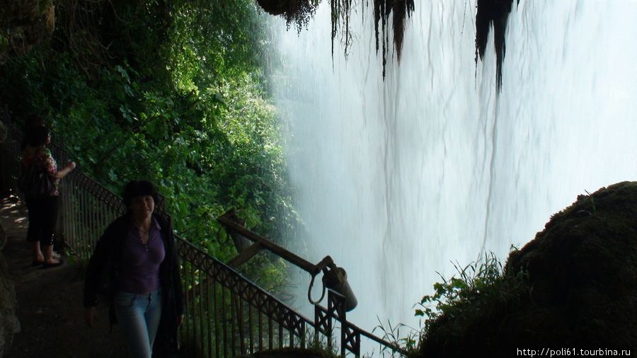 Можно зайти за водопад и полюбоватся видом изнутри Эдесса, Греция