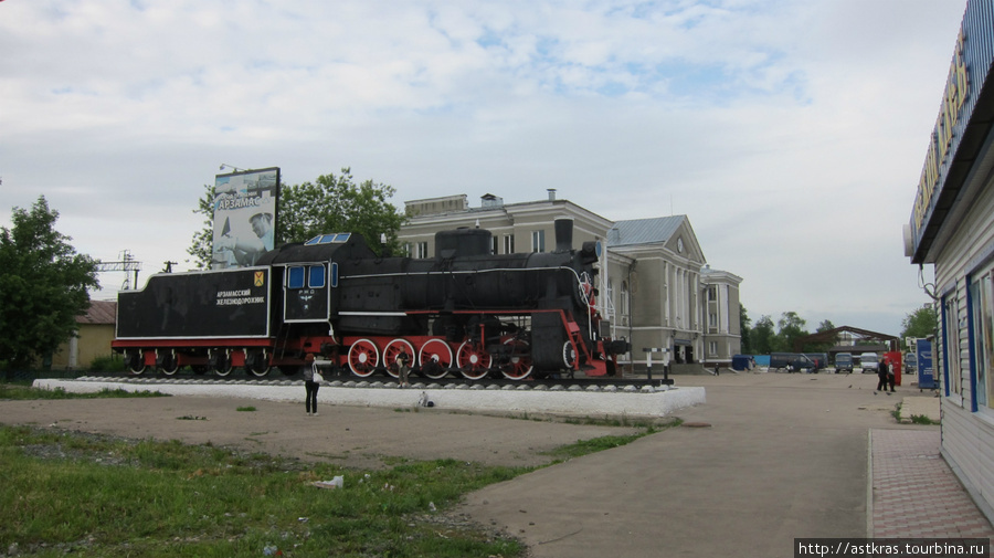 паровоз на площади перед вокзалом станции Арзамас-2 Арзамас, Россия